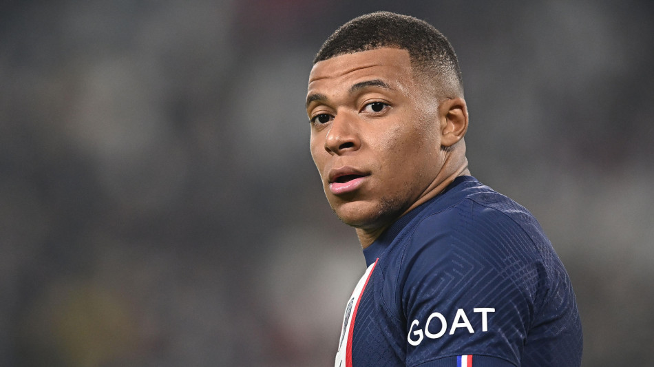 Partito Le Pen, 'basta lezioni, Mbapp&eacute; stia al posto suo'
