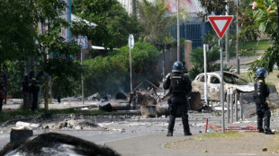 Nova Caled&ocirc;nia decreta toque de recolher por protestos violentos