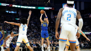 Thompson scores 42 as Warriors crush Thunder