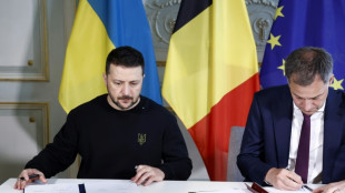 Zelensky assina acordo para receber avi&otilde;es F-16 e pressiona por c&uacute;pula de paz