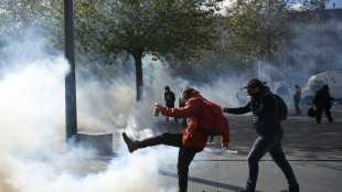 Nuovi scontri e saccheggi a Parigi