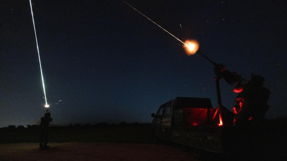 Treno con 110 italiani sfiorato da raid russi su Leopoli