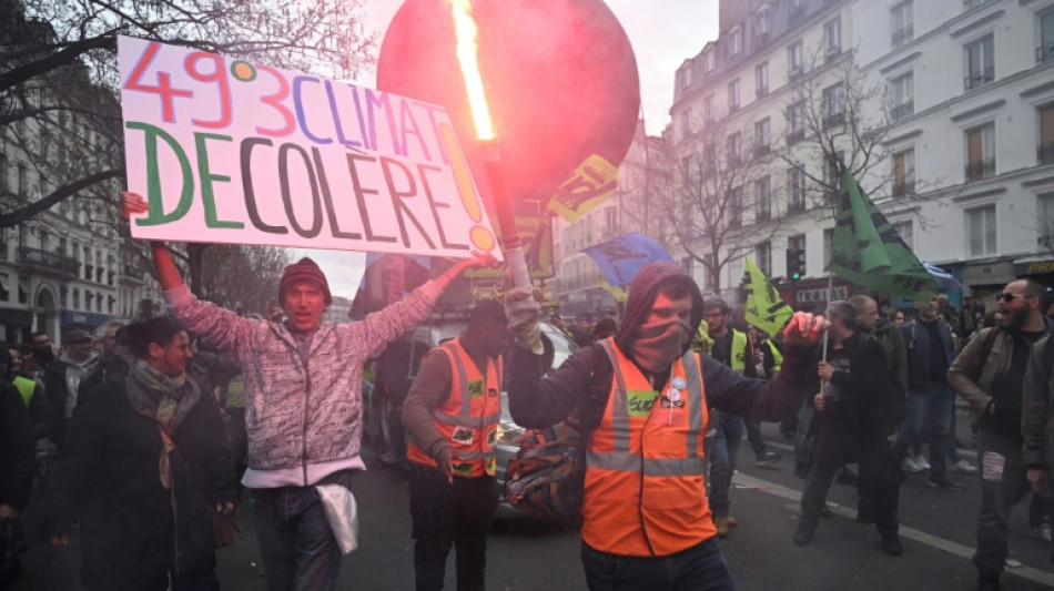 Proteste gegen Rentenreform beeintr&auml;chtigen &ouml;ffentliches Leben in Frankreich