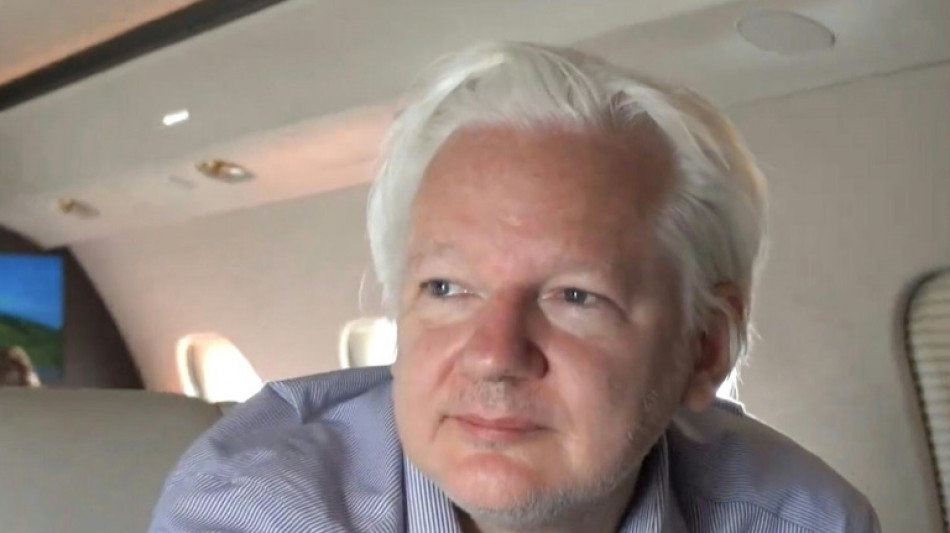 Wikileaks-Gr&uuml;nder Assange &auml;u&szlig;ert sich erstmals seit Freilassung &ouml;ffentlich