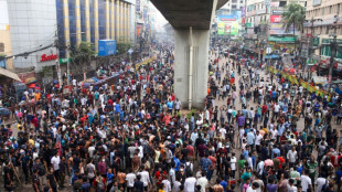 Manifestantes em Bangladesh invadem uma pris&atilde;o e libertam centenas de presos