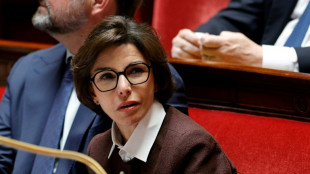 Dati dans l'arène de l'Assemblée pour défendre la réforme de l'audiovisuel public