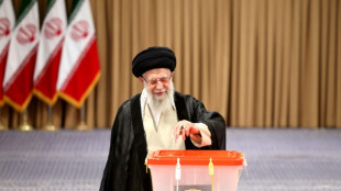 Iranianos definem presidente em 2&ordm; turno entre reformista e ultraconservador