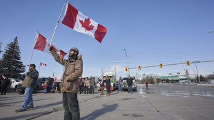 Convois anti-mesures sanitaires: le mouvement s'amplifie au Canada, interdiction &agrave; Paris et Bruxelles