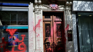 Peinture rouge et tags hostiles sur les locaux de la compagnie israélienne El Al à Paris