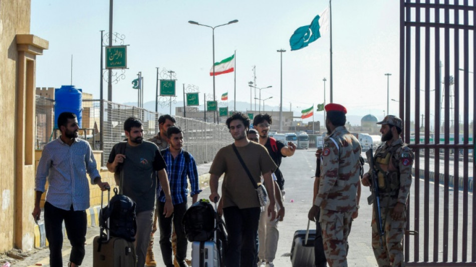 De retour d'Iran, des Pakistanais racontent leurs "nuits d'horreur" sous les tirs israéliens