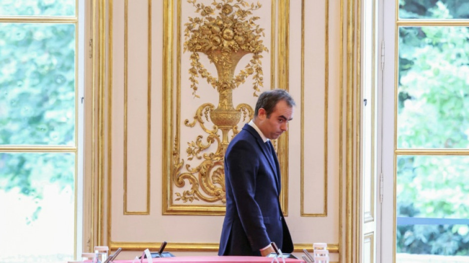 French PM faces parliament in political crisis