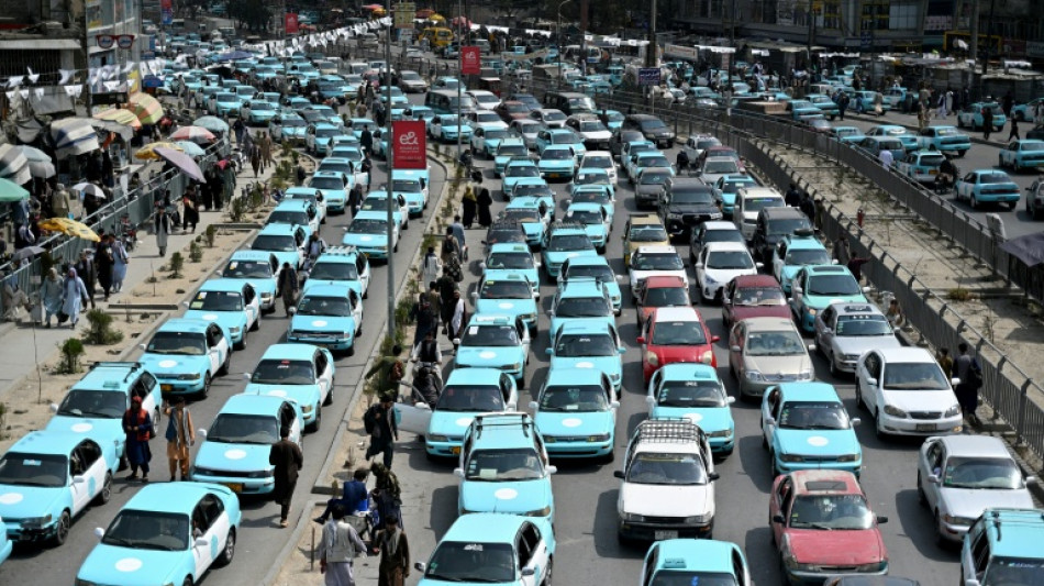 Taxistas afganos desaf&iacute;an al r&eacute;gimen talib&aacute;n y vuelven a poner m&uacute;sica