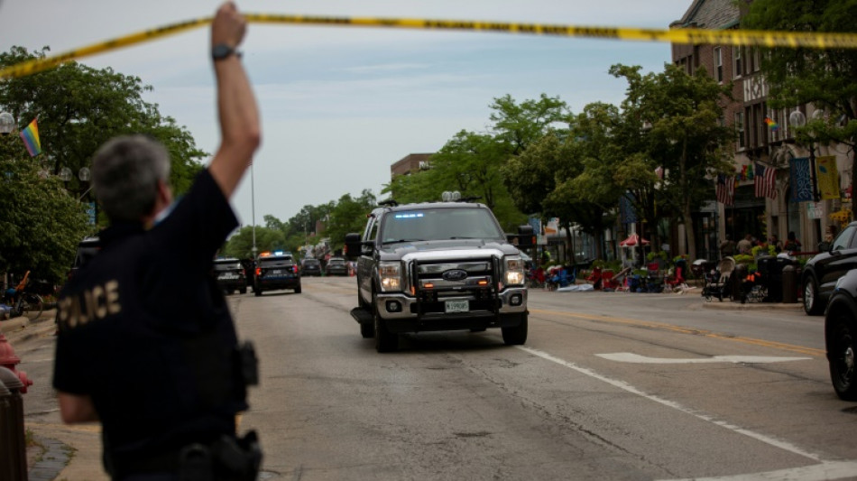 Dolor e incomprensi&oacute;n en Highland Park despu&eacute;s de la matanza del 4 de Julio