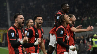 Milan vence d&eacute;rbi contra Inter (3-1) e coloca Lazio na lideran&ccedil;a