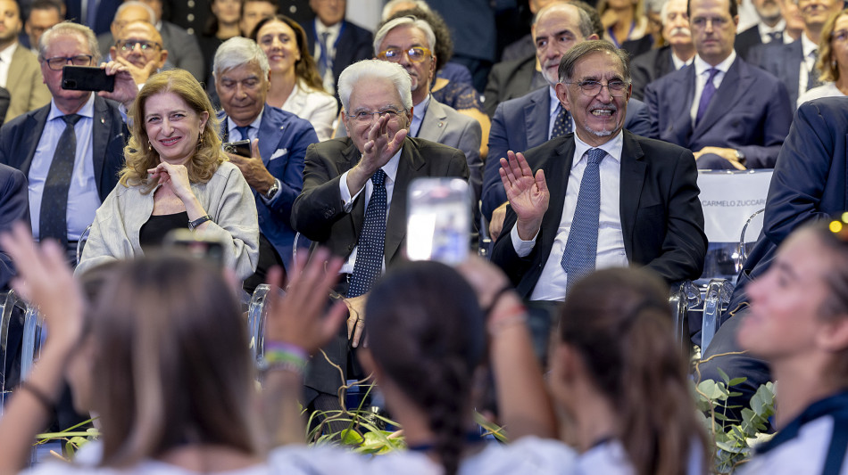 Solidariet&agrave; di Mattarella per gli agenti feriti