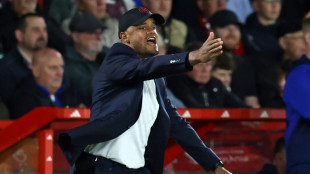 Burnley boss Kompany ignores Man Utd crisis talk