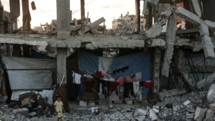 En Gaza, los habitantes se ven obligados a refugiarse en edificios en riesgo de derrumbarse
