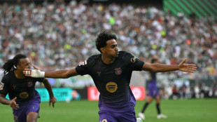 Lamine Yamal leva o Trof&eacute;u Kopa de melhor jovem na cerim&ocirc;nia da Bola de Ouro