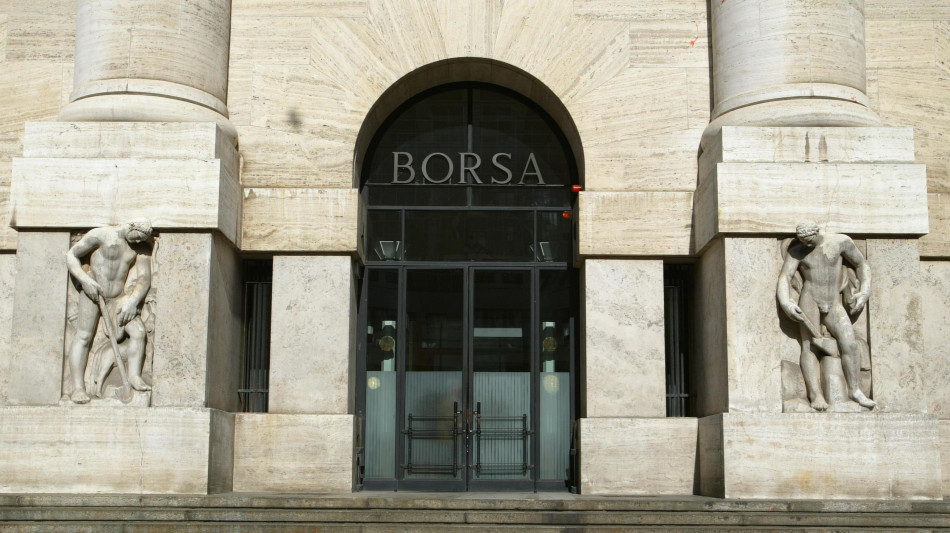 Borsa: Milano in parit&agrave; con banche ed energia, male la moda