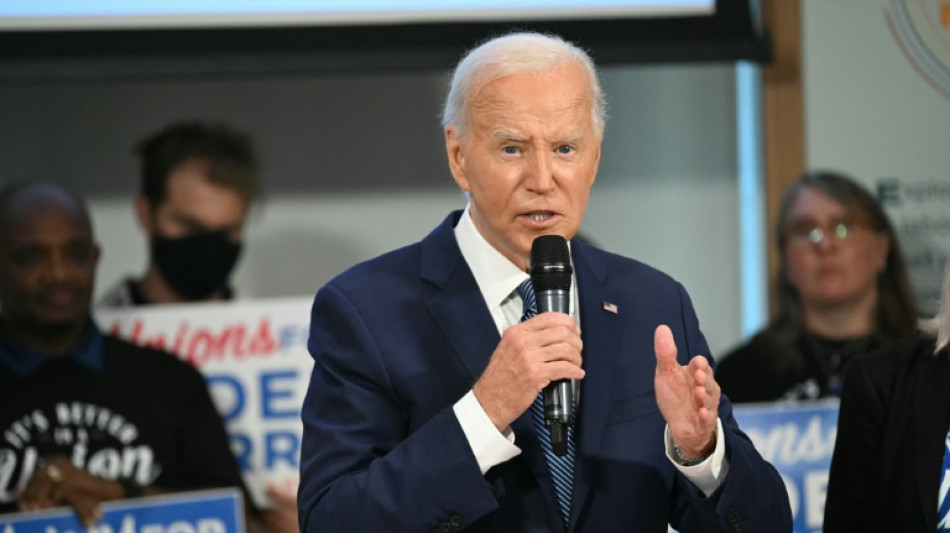 Democratas e artistas aumentam press&atilde;o sobre Biden