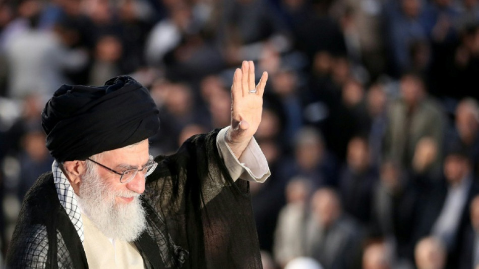 Comienza el funeral del ayatol&aacute; iran&iacute; Al&iacute; Jamenei con una afluencia masiva de fieles