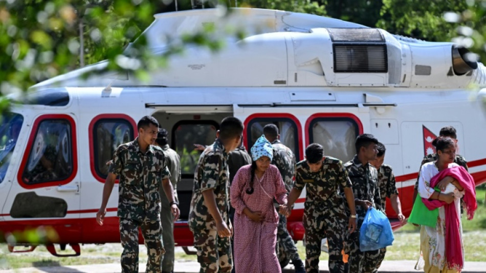 Desaparecidos em avalanche entre Nepal e China passam de 2.400