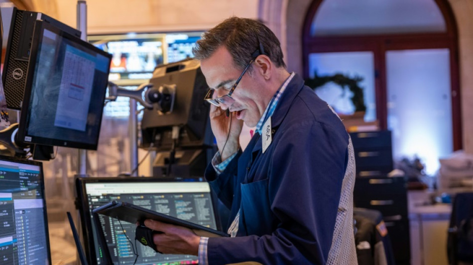 Wall Street termine mitig&eacute;e, les taux obligataires se replient