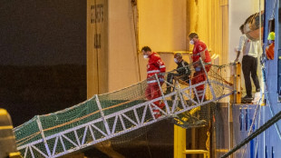 Italien l&auml;sst einen Teil der Fl&uuml;chtlinge von zwei Rettungsschiffen an Land